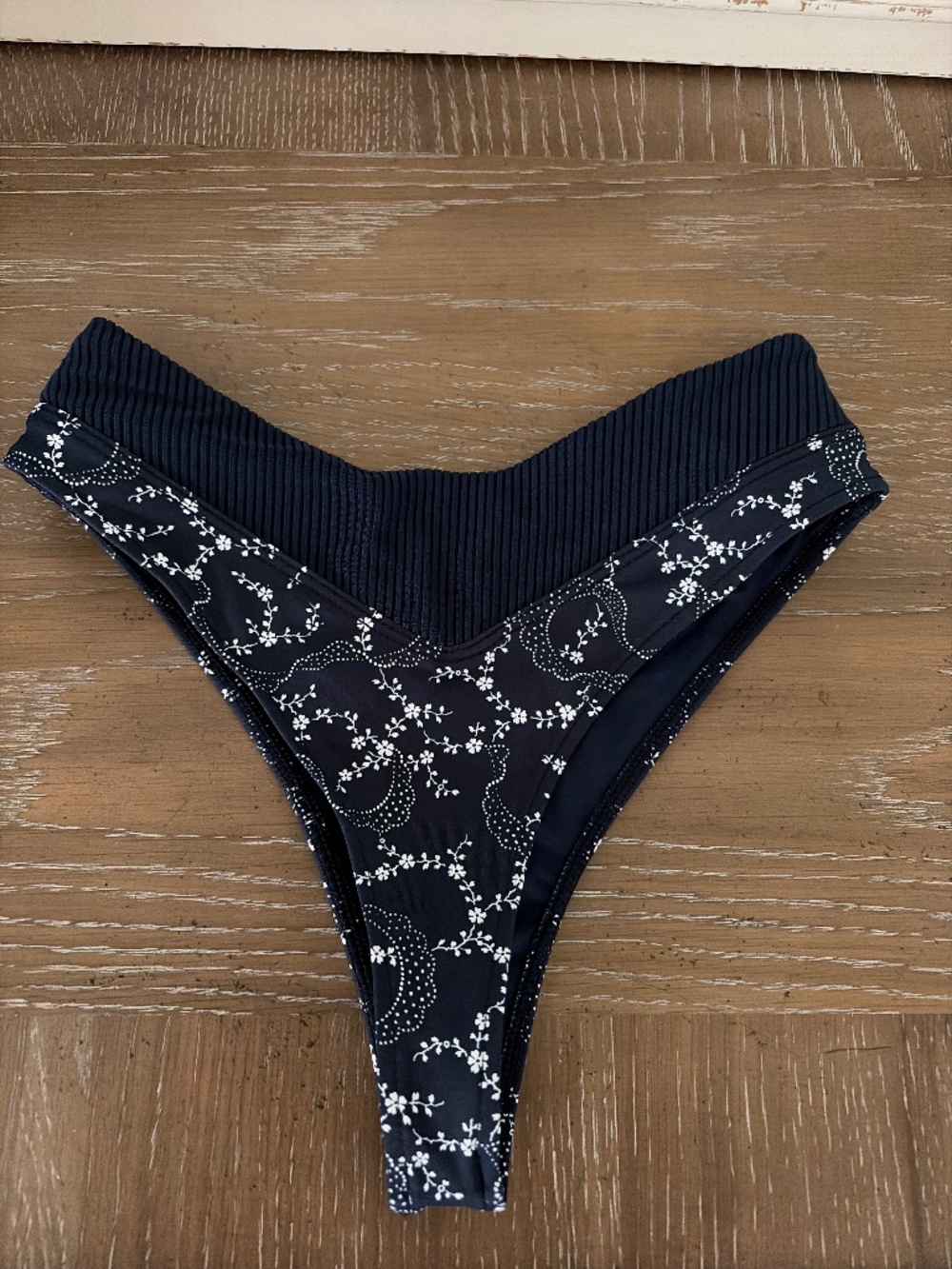 Frankie’s Bikinis Bellamy bikini bottom XS